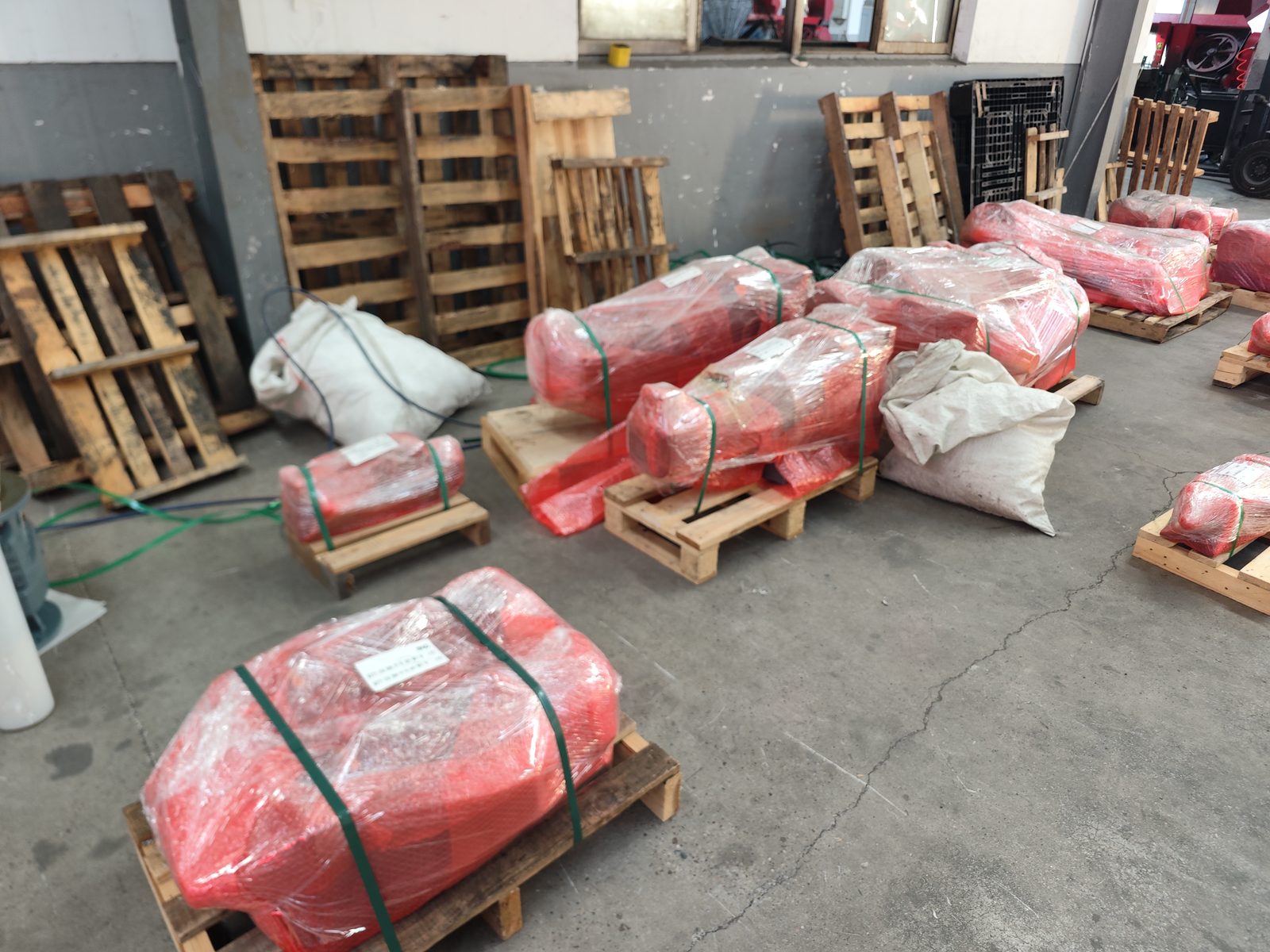 承发工厂打包待发的减速机订单